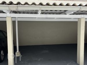 Image 17 - 881558