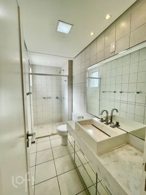 Image 13 - 881559