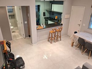 Image 4 - 881563