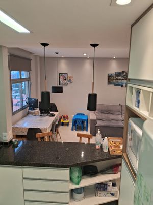 Image 5 - 881563