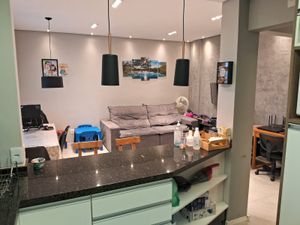 Image 13 - 881563