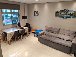 Image 1 - 881563