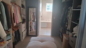 Image 11 - 881577