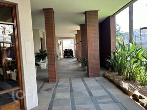 Image 4 - 881586
