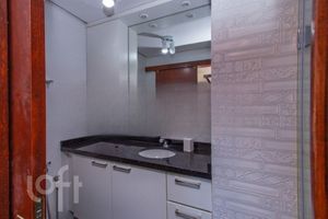 Image 15 - 881586