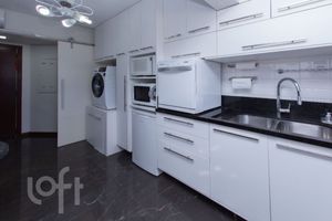 Image 7 - 881586
