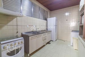 Image 24 - 881587