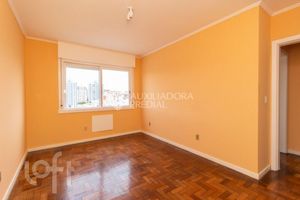 Image 8 - 881587