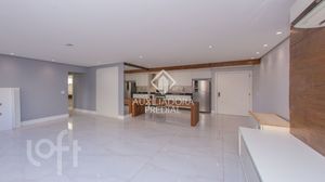 Image 10 - 881588
