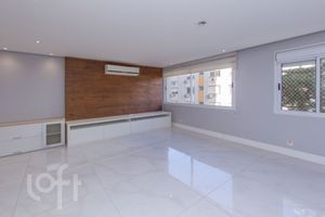 Image 10 - 881588