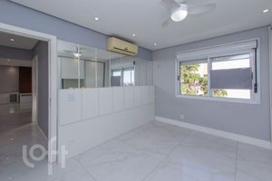 Image 15 - 881588