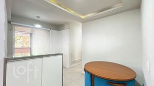 Image 15 - 881589