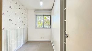 Image 13 - 881589