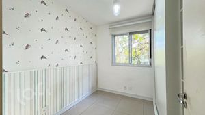 Image 12 - 881589