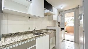 Image 19 - 881589