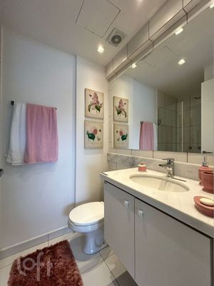 Image 1 - 881593