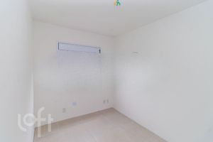 Image 17 - 881593