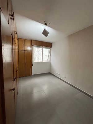 Image 7 - 881597