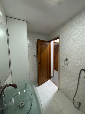 Image 12 - 881597