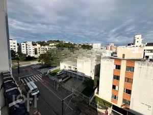 Image 15 - 881600
