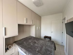 Image 12 - 881600