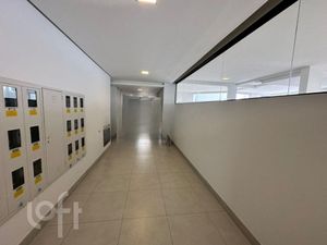 Image 21 - 881600