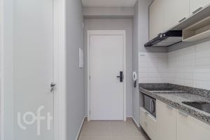 Image 3 - 881602