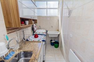Image 15 - 881604