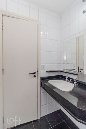 Image 34 - 881614