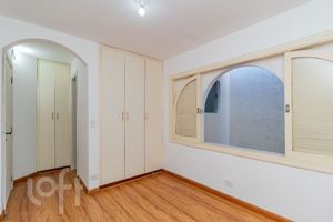 Image 30 - 881614