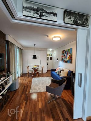 Image 6 - 881617
