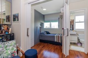 Image 4 - 881617