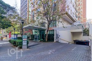 Image 29 - 881617