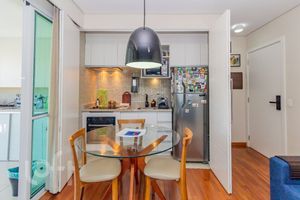 Image 15 - 881617