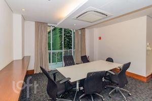 Image 33 - 881617