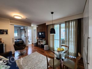 Image 21 - 881617