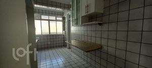 Image 11 - 881621