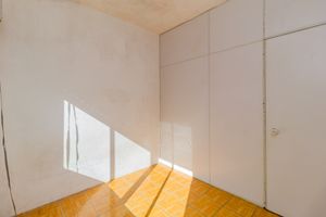 Image 5 - 881623