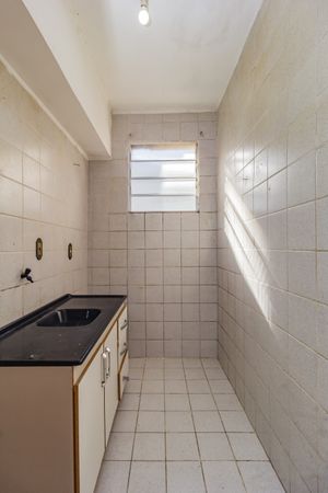 Image 11 - 881623