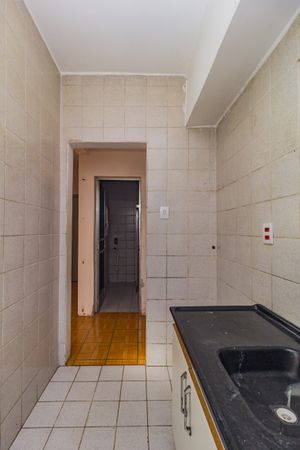 Image 13 - 881623