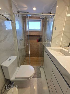 Image 19 - 881625