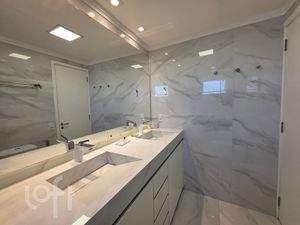 Image 17 - 881625