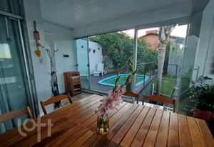 Image 18 - 881627