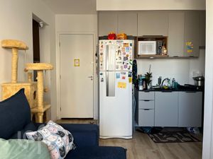 Image 1 - 881628
