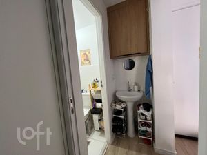 Image 10 - 881628