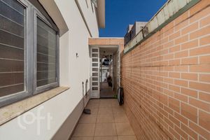 Image 38 - 881631
