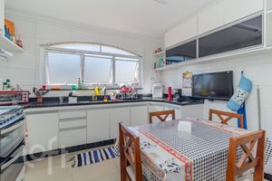 Image 13 - 881631