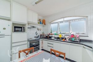 Image 11 - 881631