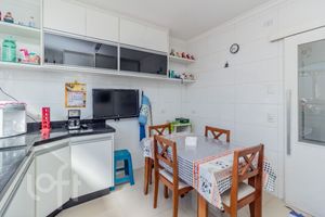 Image 10 - 881631