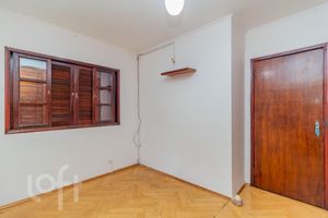 Image 31 - 881633